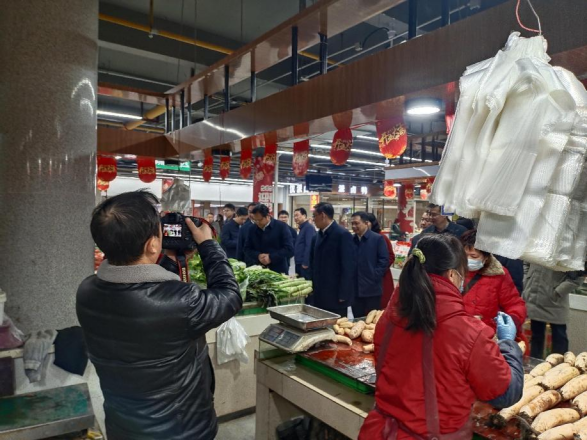 市委書記胡亞波帶隊(duì)至市場運(yùn)營公司所屬象山市場開展安全生產(chǎn)和物資保供檢查活動(2)293.png